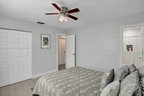 House in Dania Beach, Florida 4 bedrooms, 198.25 sq.m. № 1857592 - photo 16