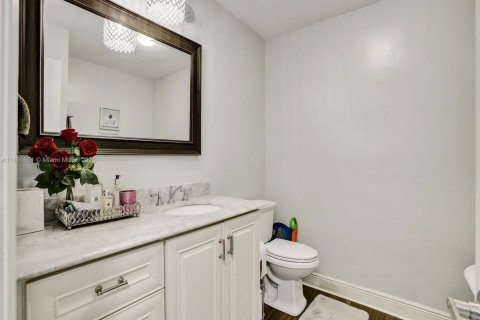 House in Dania Beach, Florida 4 bedrooms, 198.25 sq.m. № 1857592 - photo 20