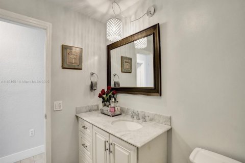 House in Dania Beach, Florida 4 bedrooms, 198.25 sq.m. № 1857592 - photo 21