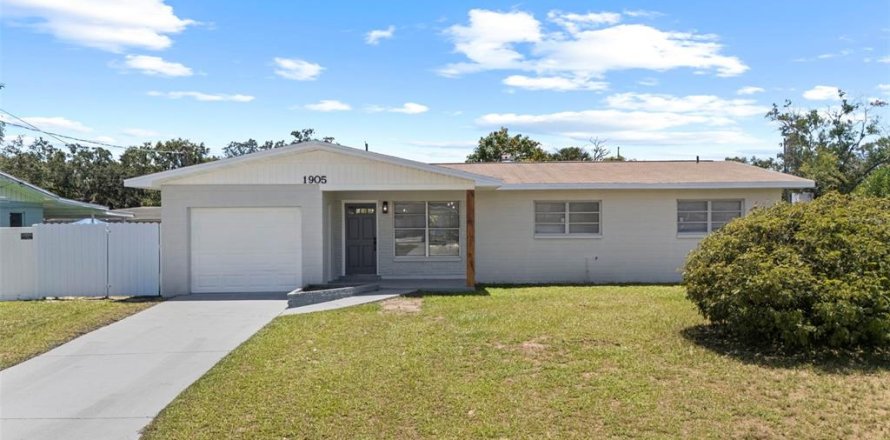 House in Tampa, Florida 3 bedrooms, 108.05 sq.m. № 1846809