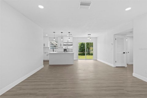 Casa en venta en Tampa, Florida, 3 dormitorios, 108.05 m2 № 1846809 - foto 8