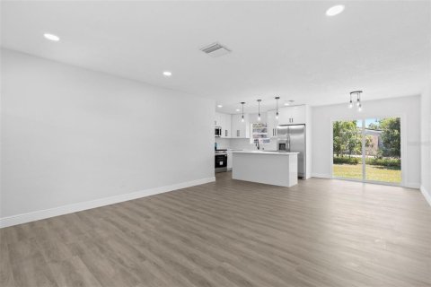 Casa en venta en Tampa, Florida, 3 dormitorios, 108.05 m2 № 1846809 - foto 12