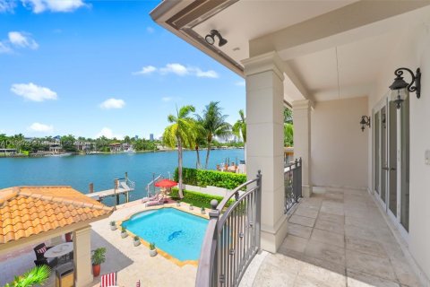 House in Miami Beach, Florida 6 bedrooms, 524.43 sq.m. № 1936365 - photo 22