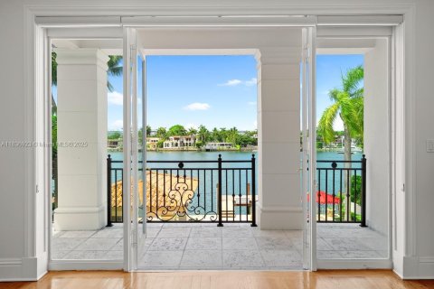 Villa ou maison à vendre à Miami Beach, Floride: 6 chambres, 524.43 m2 № 1936365 - photo 21