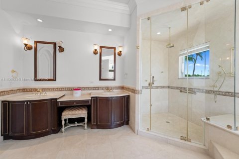 Villa ou maison à vendre à Miami Beach, Floride: 6 chambres, 524.43 m2 № 1936365 - photo 24