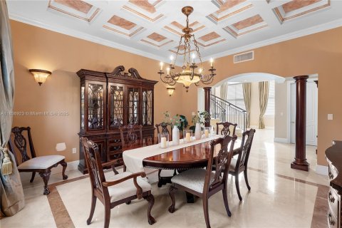 House in Miami Beach, Florida 6 bedrooms, 524.43 sq.m. № 1936365 - photo 12