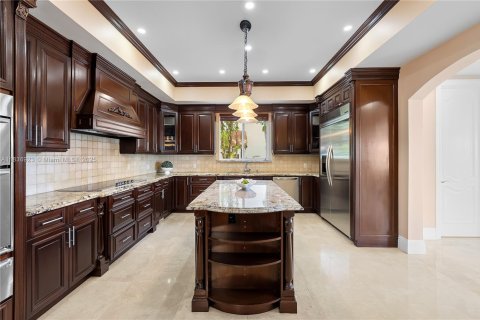 House in Miami Beach, Florida 6 bedrooms, 524.43 sq.m. № 1936365 - photo 14