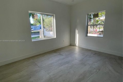 House in Opa-locka, Florida 3 bedrooms № 1825844 - photo 7