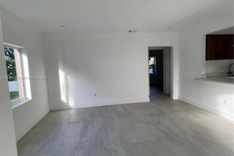 House in Opa-locka, Florida 3 bedrooms № 1825844 - photo 4