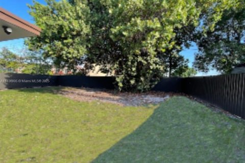 House in Opa-locka, Florida 3 bedrooms № 1825844 - photo 22