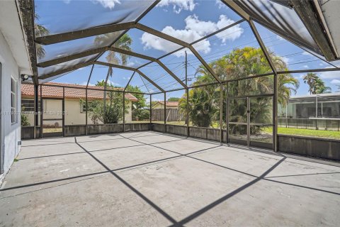 House in Coconut Creek, Florida 2 bedrooms, 146.32 sq.m. № 1665560 - photo 21
