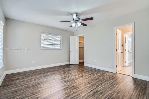 House in Coconut Creek, Florida 2 bedrooms, 146.32 sq.m. № 1665560 - photo 16