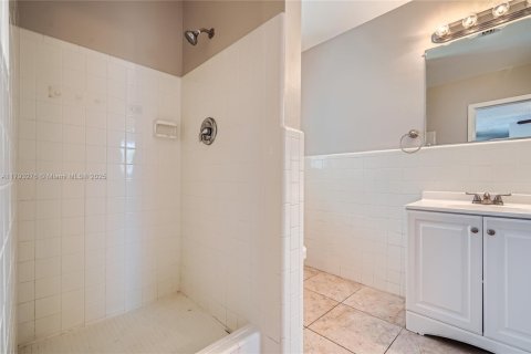 House in Coconut Creek, Florida 2 bedrooms, 146.32 sq.m. № 1665560 - photo 15