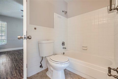 House in Coconut Creek, Florida 2 bedrooms, 146.32 sq.m. № 1665560 - photo 19