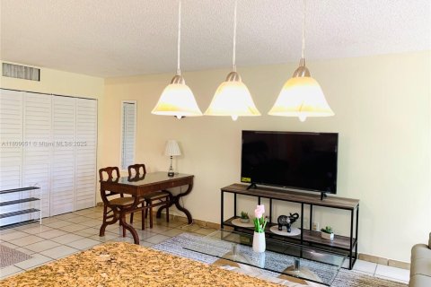 Copropriété à louer à Sunny Isles Beach, Floride: 1 chambre, 71.26 m2 № 1865231 - photo 2