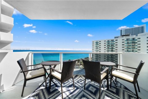 Снять в аренду кондоминиум в Холливуд, Флорида 2 спальни, 132.94м2, № 2055138 - фото 27