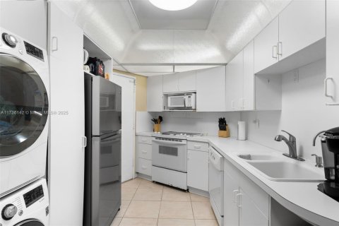 Снять в аренду кондоминиум в Холливуд, Флорида 2 спальни, 132.94м2, № 2055138 - фото 8