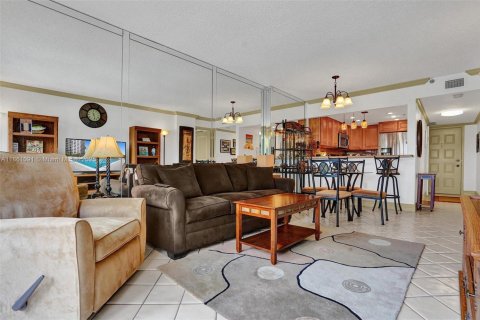 Снять в аренду кондоминиум в Холливуд, Флорида 1 спальня, 65.4м2, № 1943537 - фото 6