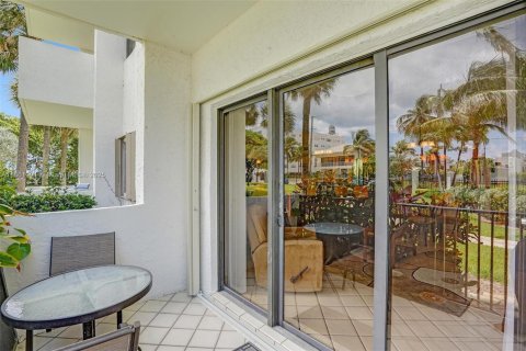 Снять в аренду кондоминиум в Холливуд, Флорида 1 спальня, 65.4м2, № 1943537 - фото 16