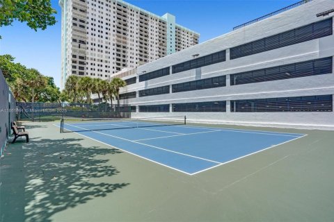 Снять в аренду кондоминиум в Холливуд, Флорида 1 спальня, 65.4м2, № 1943537 - фото 28