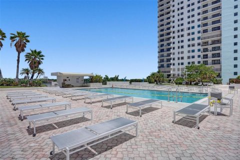 Снять в аренду кондоминиум в Холливуд, Флорида 1 спальня, 65.4м2, № 1943537 - фото 20