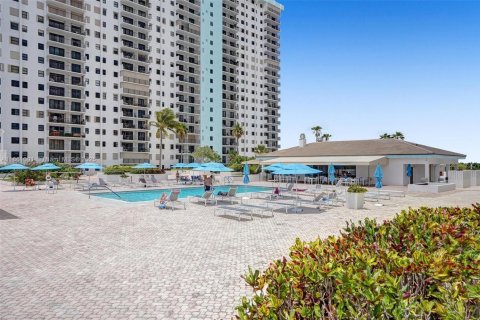 Снять в аренду кондоминиум в Холливуд, Флорида 1 спальня, 65.4м2, № 1943537 - фото 22