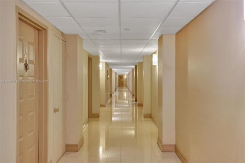 Снять в аренду кондоминиум в Холливуд, Флорида 1 спальня, 65.4м2, № 1943537 - фото 30