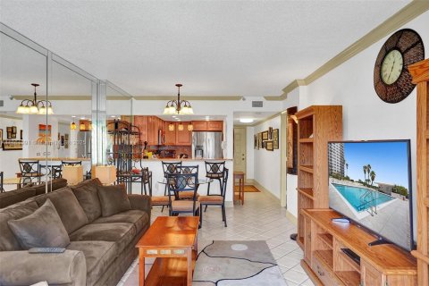 Снять в аренду кондоминиум в Холливуд, Флорида 1 спальня, 65.4м2, № 1943537 - фото 4