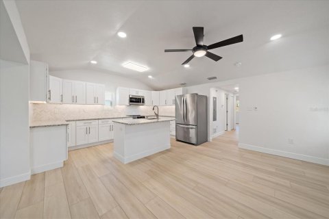 House in Englewood, Florida 2 bedrooms, 92.81 sq.m. № 1851357 - photo 14