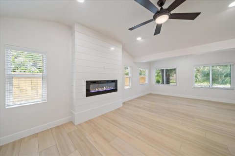 House in Englewood, Florida 2 bedrooms, 92.81 sq.m. № 1851357 - photo 5