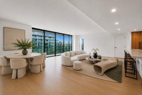Condominio en venta en Bay Harbor Islands, Florida, 2 dormitorios, 163.14 m2 № 2241826 - foto 8