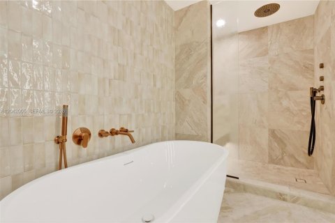 Condominio en venta en Bay Harbor Islands, Florida, 2 dormitorios, 163.14 m2 № 2241826 - foto 5