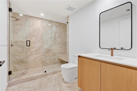 Condominio en venta en Bay Harbor Islands, Florida, 2 dormitorios, 163.14 m2 № 2241826 - foto 15