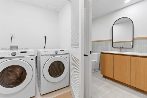 Condominio en venta en Bay Harbor Islands, Florida, 2 dormitorios, 163.14 m2 № 2241826 - foto 16