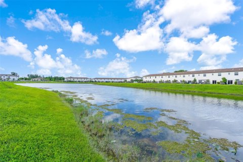 Купить таунхаус в Майами, Флорида 3 спальни, 137.77м2, № 1921387 - фото 27