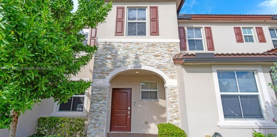 Таунхаус в Майами, Флорида 3 спальни, 137.77м2 № 1921387