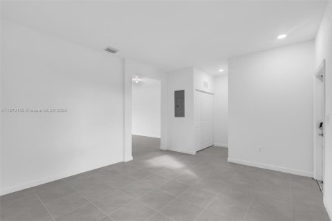 Купить таунхаус в Майами, Флорида 3 спальни, 137.77м2, № 1921387 - фото 5