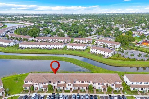 Купить таунхаус в Майами, Флорида 3 спальни, 137.77м2, № 1921387 - фото 29