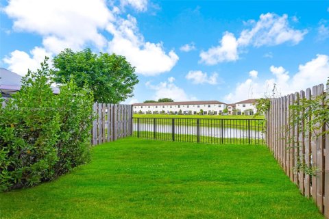 Купить таунхаус в Майами, Флорида 3 спальни, 137.77м2, № 1921387 - фото 25