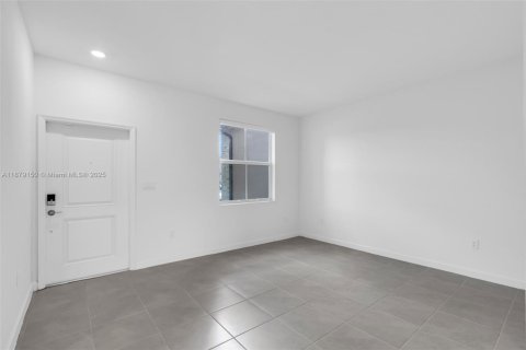 Купить таунхаус в Майами, Флорида 3 спальни, 137.77м2, № 1921387 - фото 6