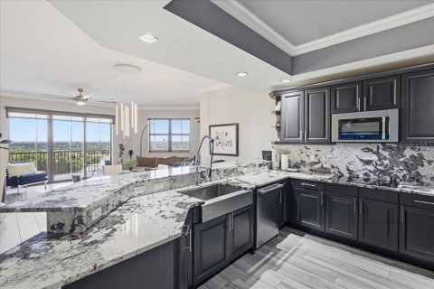 Condo in Fort Myers, Florida, 3 bedrooms № 2222332 - photo 9