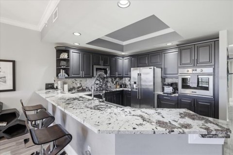Condo in Fort Myers, Florida, 3 bedrooms № 2222332 - photo 7