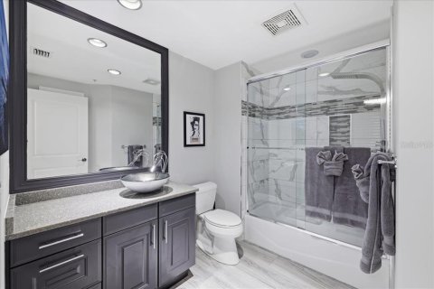 Condo in Fort Myers, Florida, 3 bedrooms № 2222332 - photo 24