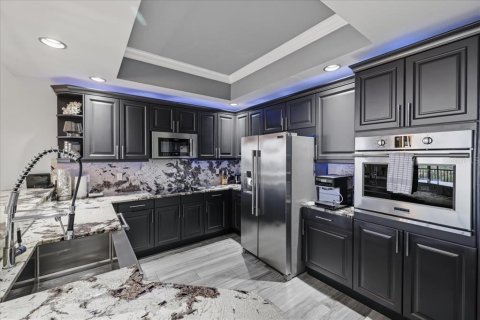 Condo in Fort Myers, Florida, 3 bedrooms № 2222332 - photo 10