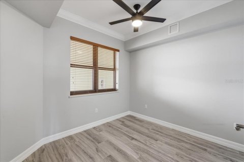 Condo in Fort Myers, Florida, 3 bedrooms № 2222332 - photo 25