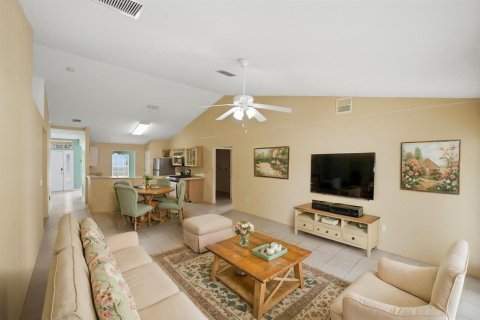 House in Port St. Lucie, Florida 4 bedrooms, 226.12 sq.m. № 2083534 - photo 6