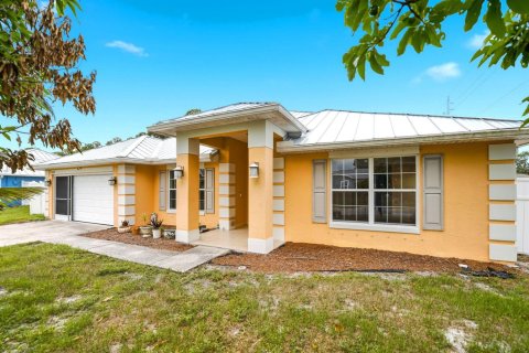 House in Port St. Lucie, Florida 4 bedrooms, 226.12 sq.m. № 2083534 - photo 3