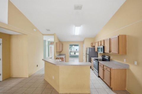 House in Port St. Lucie, Florida 4 bedrooms, 226.12 sq.m. № 2083534 - photo 12