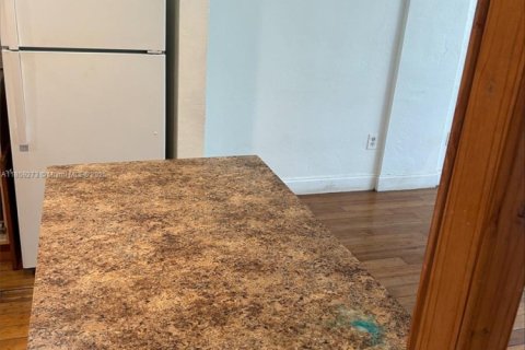 Condo in North Miami Beach, Florida, 1 bedroom № 2076771 - photo 3