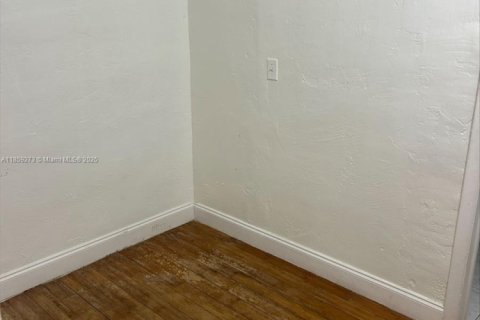 Condo in North Miami Beach, Florida, 1 bedroom № 2076771 - photo 5